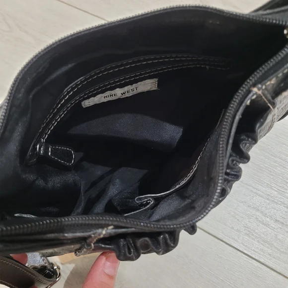 Nine West Women's Vintage Vegan Leather Crossbody Bag Purse Black Silver Zipper - Picture 11 of 13